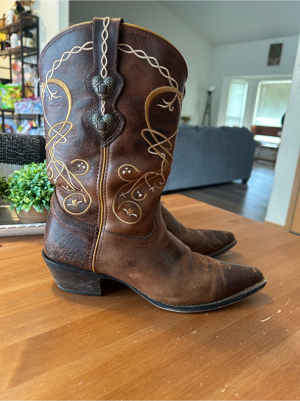 Durango Size 10 Woman's Brown Leather Western Boots with Heart Conchos